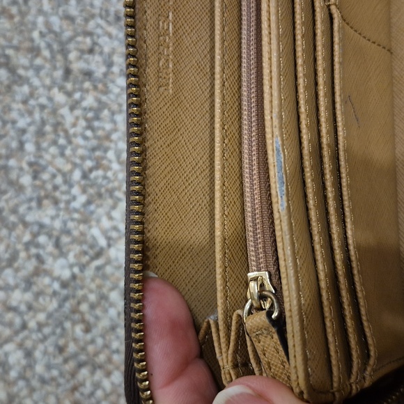 Michael Kors Large Wristlet Wallet GUC - Picture 6 of 16